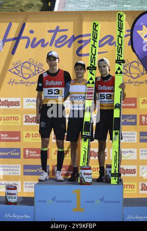 Preisverleihung für den COC Cup Sommer Skispringen Hinterzarten 2024, von links nach rechts Luca Roth (SV Messstetten), Clemens Aigner (SV Innsbruck Bergi Stockfoto