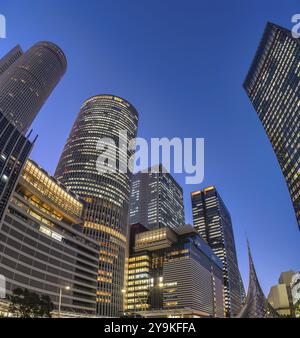 Nagoya Aichi Japan, nächtliche Skyline der Stadt am Bahnhof Nagoya und Business Center Stockfoto