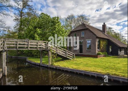 Giethoorn Niederlande, City Skyline am Kanal und traditionelles Haus im Dorf Giethoorn Stockfoto