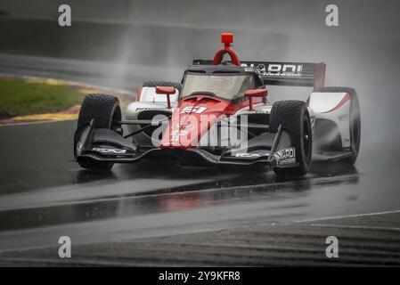 LUCA GHIOTTO (R) (51) aus Arzignano, Italien, kommt während eines Nasstrainings für den XPEL Grand Prix auf der Road America durch Runde 12 (Canada Corner) Stockfoto