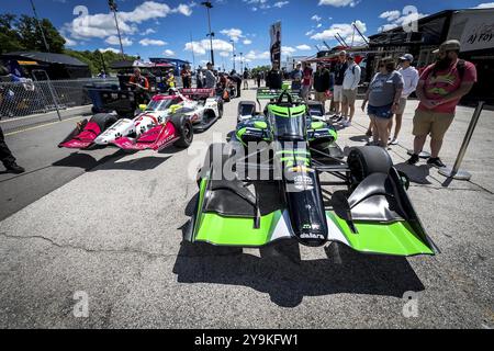 Die Crew von Juncos Hollinger Racing Chevrolet bereitet ihre Rennwagen für den XPEL Grand Prix auf der Road America in Elkhart Lake WI vor Stockfoto