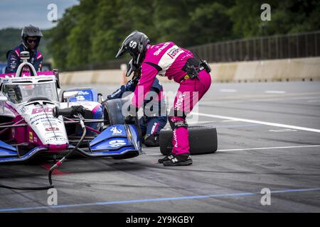 Felix Rosenqvist (60) aus Varnamo, Schweden, wird während des XPEL Grand Prix auf der Road America in Elkhart Lake, WI, die Grubenstraße herunterfahren Stockfoto