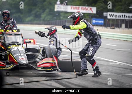 PIETRO FITTIPALDI (30) aus Miami, Florida, wird während des XPEL Grand Prix auf der Road America in Elkhart Lake, WI, die Grube entlang fahren Stockfoto