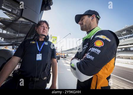 ROMAIN GROSJEAN (77) aus Genf, Schweiz, bereitet sich auf das Training für die Juncos Hollinger Pre Season Studio Shooting in der Juncos Hollinger Racing World vor Stockfoto