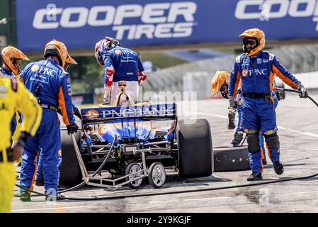 SCOTT DIXON (9) aus Auckland, Neuseeland, kommt die Grubenstraße herunter, nachdem er früh von Honda Indy 200 aufgrund einer Motorstörung am Mid-Ohio Sports Car ausgestiegen ist Stockfoto