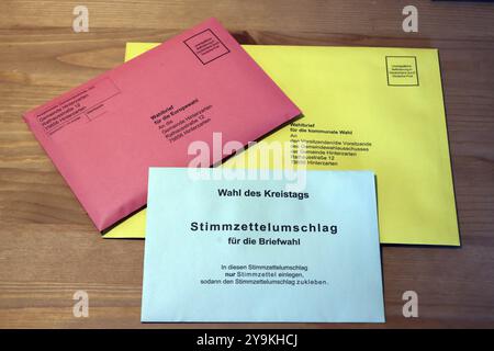 Wahlzettel für Briefwahl, Europawahlen und Kommunalwahlen in Deutschland 2024 Stockfoto