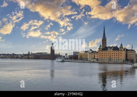 Stockholm Schweden, Sonnenaufgang City Skyline am Stockholm City Hall und Gamla Stan Stockfoto