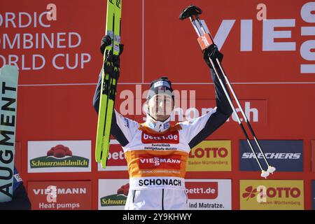 Jarl Magnus Riiber Norwegen konnte nach seinem Sieg im Schwarzwaldcup bei der FIS Nordische Kombi-Weltmeisterschaft Schonach 2024 mit der Sonne glänzen Stockfoto