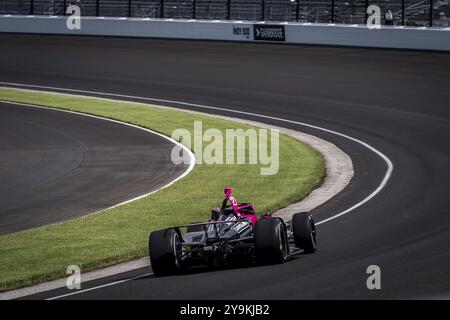 KYLE KIRKWOOD (27) aus Jupiter, Florida, kommt in Kurve 1 während eines Trainings für den 108. Lauf des Indianapolis 500 beim Indianapolis Motor SPE Stockfoto