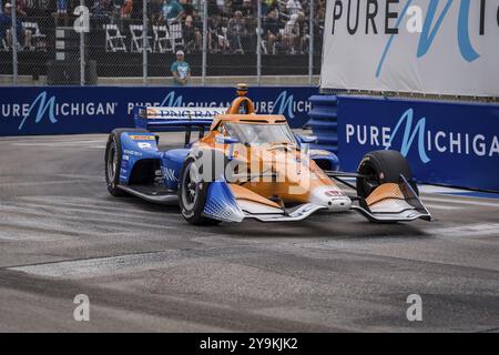 Der Fahrer DER NTT INDYCAR-SERIE SCOTT DIXON (9) aus Auckland, Neuseeland, fährt während des Grand Prix von Detroit auf den Straßen von Detroit in durch die Kurven Stockfoto