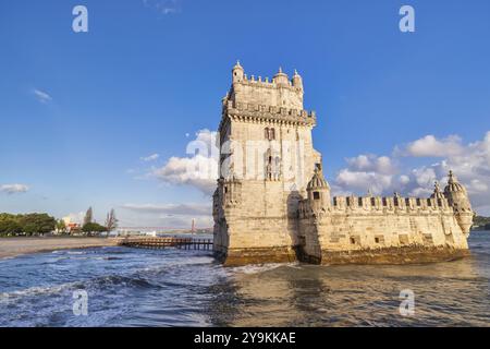 Lissabon, Portugal, Skyline am Belém-Turm Stockfoto