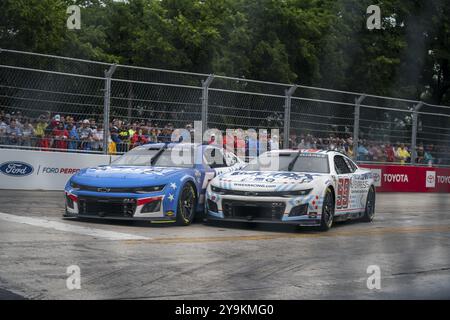 KYLE LARSON (5), NASCAR Cup-Fahrer, rennt für den ersten Grant Park 220 auf dem Chicago Street Course in Chicag um die Position durch die Straßen der Stadt Stockfoto