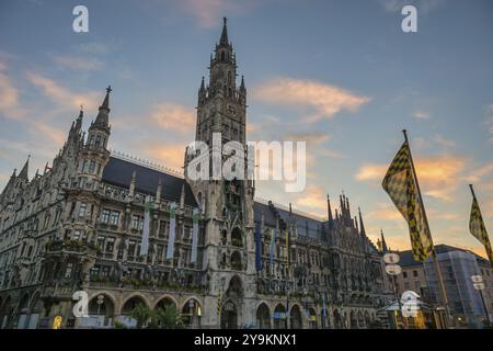 München (München) Deutschland, Sonnenaufgang in der Skyline der Stadt am Marienplatz Stockfoto