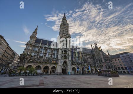 München (München) Deutschland, Sonnenaufgang in der Skyline der Stadt am Marienplatz Stockfoto