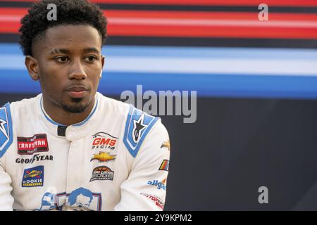 Rajah Caruth, der Fahrer der NASCAR Craftsman Truck Series, geht auf die Rennstrecke für den Rackley Roofing 200 auf dem Nashville Superspeedway im Libanon TN Stockfoto