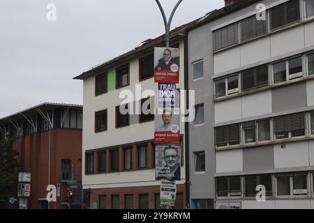 Die Wahlplakate sind derzeit das Bild am Straßenrand, wie hier in Freiburg/Breisgau Themenbild, Europawahlen und Kommunalwahlen Stockfoto