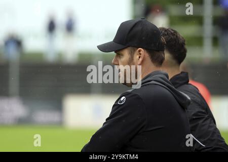 Sehen Sie sich genau an: Trainer Mario Klotz (Villingen 08) beim Spiel der OL BaWue: 23:24, Spieltag 34, FC 08 Villingen, CFR Pforzheim Stockfoto