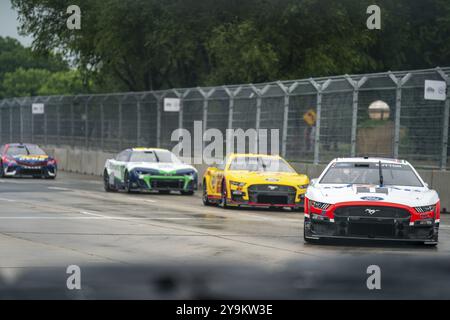 NASCAR Cup Driver JENSON BUTTON (15) rennt um die Position durch die Straßen der Stadt für den ersten Grant Park 220 auf dem Chicago Street Course in Chi Stockfoto