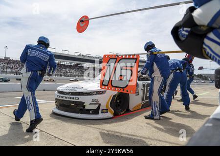 Fahrer der NASCAR Xfinity Series, AJ ALLMENDINGER und Crew, machen beim ToyotaCare 250 in Richmond, VA, USA, Nordamerika einen Boxenstopp Stockfoto
