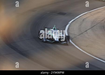 Der Fahrer DER NTT INDYCAR-SERIE MARCUS ERICSSON (28) aus Kumla, Schweden, fährt während des Hy-Vee Homefront 250 auf dem Iowa Speedway in Newton, I, durch die Kurven Stockfoto