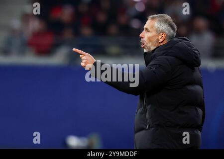 Leipzig, Deutschland. Oktober 2024. Fußball: Champions League, RB Leipzig - Juventus Turin, Vorrunde, Spieltag 2 in der Red Bull Arena. Leipziger Trainer Marco Rose reagiert. Quelle: Jan Woitas/dpa/Alamy Live News Stockfoto