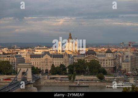 Ungarisches Parlamentsgebäude Budapest vom Schloss Buda bei Nacht Stockfoto