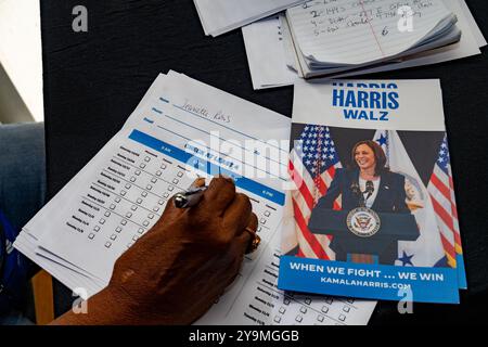 Atlanta, Georgia – 10. Oktober 2024: Im Büro von Decatur (Atlanta) GA von „Call for Kamala“ der Harris-Walz-Kampagne 2024. Stockfoto