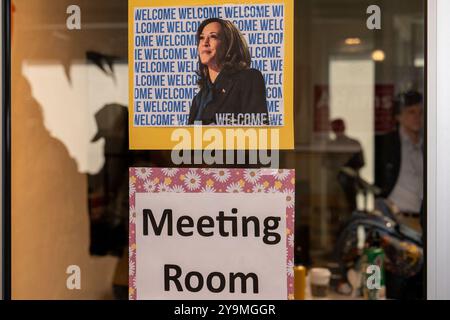 Atlanta, Georgia – 10. Oktober 2024: Im Büro von Decatur (Atlanta) GA von „Call for Kamala“ der Harris-Walz-Kampagne 2024. Stockfoto