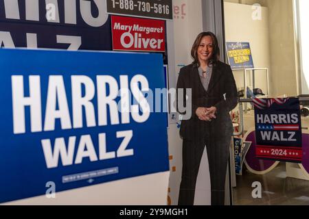 Atlanta, Georgia – 10. Oktober 2024: Im Büro von Decatur (Atlanta) GA von „Call for Kamala“ der Harris-Walz-Kampagne 2024. Stockfoto