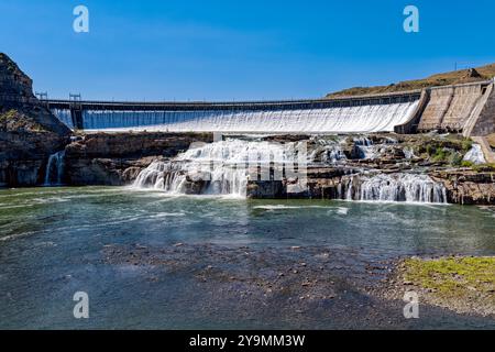 Der Ryan-Staudamm und die Wasserfälle am Missouri River in der Nähe der Great Falls in Montana, USA Stockfoto