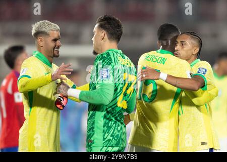 Santiago, Chile. Oktober 2024. CHILE - SANTIAGO - 10/10/2024 - QUALIFIKATION ZUR WELTMEISTERSCHAFT 2026, CHILE x BRASILIEN - Ederson, Brasilien Spieler beim Spiel gegen Chile im Nationalstadion für die Qualifikation zur Weltmeisterschaft 2026. Foto: Gil Gomes/AGIF (Foto: Gil Gomes/AGIF/SIPA USA) Credit: SIPA USA/Alamy Live News Stockfoto