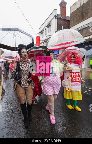 England, Kent, Dover, Dover Pride Parade, Gruppe von Drag Artists Stockfoto