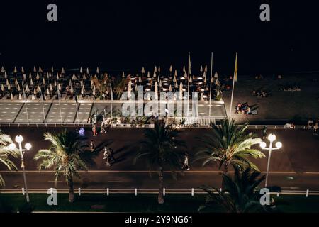 Nizza, Frankreich - 31. August 2024: Nächtlicher Blick auf die Promenade des Anglais in Nizza Stockfoto