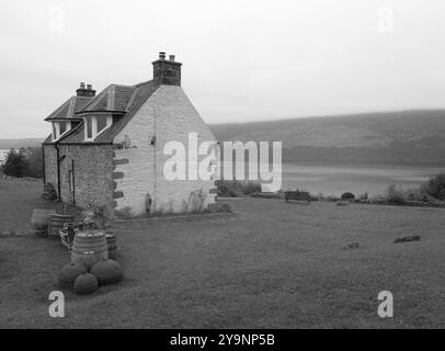 Altes Haus bei Loch Ness Stockfoto