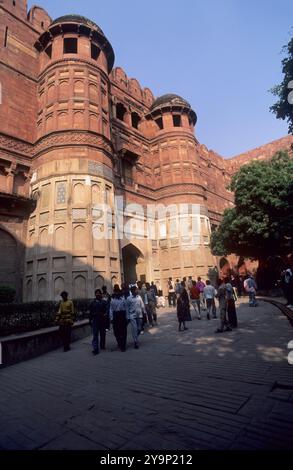 Indien, Delhi, das rote Fort (Lal Qila) in der Altstadt von Delhi, das 1648 fertiggestellt wurde, ist ein Beispiel für die Meisterschaft der Mogulen beim Bau. Stockfoto