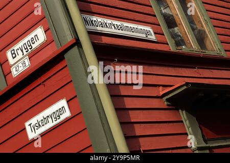 Traditionelles Holzgebäude an der Hanseatic Wharf, Bryggen, Bergen, Norwegen. Stockfoto