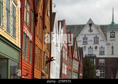 Traditionelle Holzgebäude an der Hanseatic Wharf, Bryggen, Bergen, Norwegen. Stockfoto