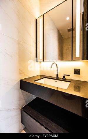 Badezimmer in Luxuswohnung in Sathorn / Bangkok Stockfoto