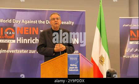 Berlin, Deutschland. Oktober 2024. Superintendent Thomas Harms, der die Evangelische Kirche in Berlin vertrat, spricht während der Berliner Konferenz zum Welttag gegen die Todesstrafe. Anlässlich des Welttages gegen die Todesstrafe am 10. Oktober 2024 fand in Berlin eine Konferenz statt, bei der die Aufmerksamkeit auf die eskalierende Hinrichtungswelle im Iran gelenkt wurde. Die Veranstaltung mit dem Titel "Iran: Ende der Hinrichtungen, Aufruf zur Rechenschaftspflicht für Gräueltaten" brachte namhafte Redner zusammen. Quelle: SOPA Images Limited/Alamy Live News Stockfoto