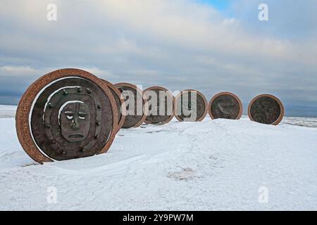 Nordkap-Plateau Nordnorwegen 7 Bronzescheiben Kinder der Welt Stockfoto