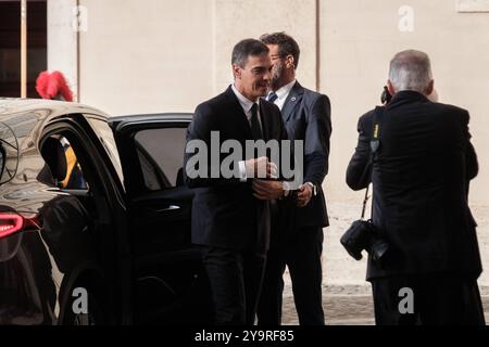 Papst Franziskus trifft den spanischen Premierminister Pedro Sanchez. Ankunft von Premierminister Sanchez im Vatikan am 11. Oktober 2024 in Vatikanstadt. Copyright: XAndreaxCalandrax Stockfoto