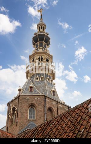 Achteckiger Turm des ehemaligen Rathauses von Zierikzee in Zeeland. Stockfoto