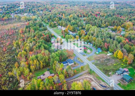 Tupper Lake NY Adirondacks Tri Lakes Region mit Blick auf den Nordwesten des Rt 30 Herbst Sonnenuntergang Stockfoto