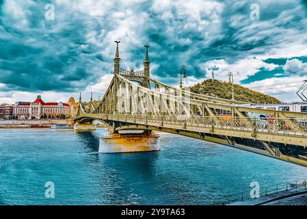 BUDAPEST, Ungarn-Mai 06, 2016: Freiheitsbrücke in Budapest, Brücke zwischen Buda und Pest über die Donau. Stockfoto