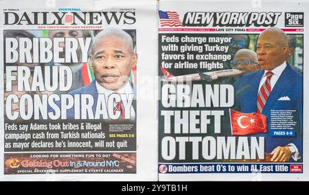 Schlagzeilen der NY Post und der NY Daily News am Freitag, den 27. September 2024, berichten über die Anklage des Bürgermeisters von New York City, Eric Adams, wegen Bundesbeschuldigungen im Zusammenhang mit seinen Interaktionen mit anderen Ländern und angeblichen Unregelmäßigkeiten bei der Spendenbeschaffung. (© Richard B. Levine) Stockfoto