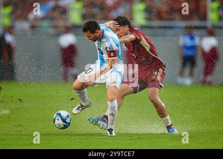 MATURIN, VENEZUELA - 10. OKTOBER: Lionel Messi aus Argentinien tritt am 10. oktober 2024 im Estadio Monumental de Maturin in Venezuela beim Qualifikationsspiel der südamerikanischen FIFA-Weltmeisterschaft 2026 gegen Argentinien an. Foto: Luis Morillo/Alamy Live News Stockfoto