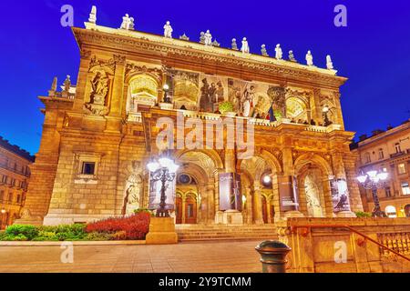 BUDAPEST, Ungarn-Mai 05, 2016 ungarischen Staatsoper ist ein Neo-Renaissance-Opernhaus befindet sich im Zentrum von Budapest. Nachtzeit. Stockfoto