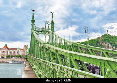 BUDAPEST, Ungarn-Mai 06, 2016: Freiheitsbrücke in Budapest, Brücke zwischen Buda und Pest über die Donau. Stockfoto