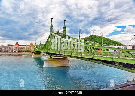 BUDAPEST, Ungarn-Mai 06, 2016: Freiheitsbrücke in Budapest, Brücke zwischen Buda und Pest über die Donau. Stockfoto