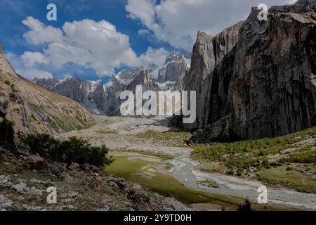 Trekking im wunderschönen Nangma Valley (Yosemite von Pakistan), Kanday, Baltistan, Pakistan Stockfoto